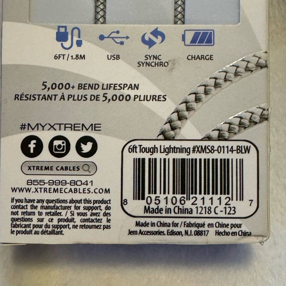 NWOT 2 lightning charging cables and a car charger - Picture 4 of 9